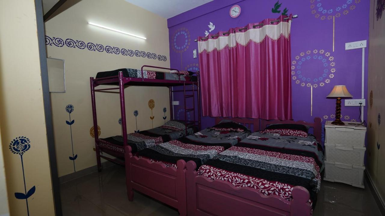 Easvari Grand Pg For Women - Female Only Ostello Chennai Esterno foto