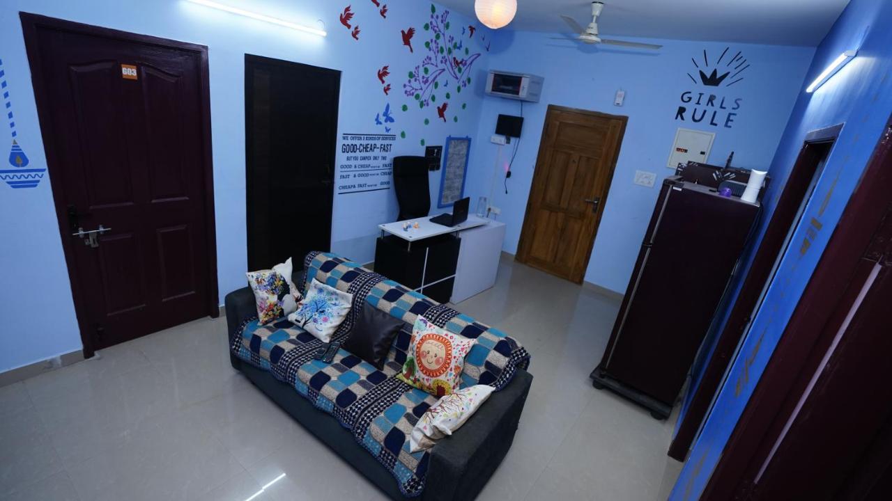 Easvari Grand Pg For Women - Female Only Ostello Chennai Esterno foto