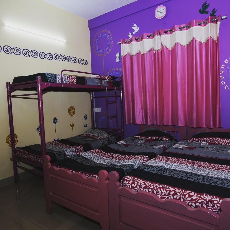 Easvari Grand Pg For Women - Female Only Ostello Chennai Esterno foto